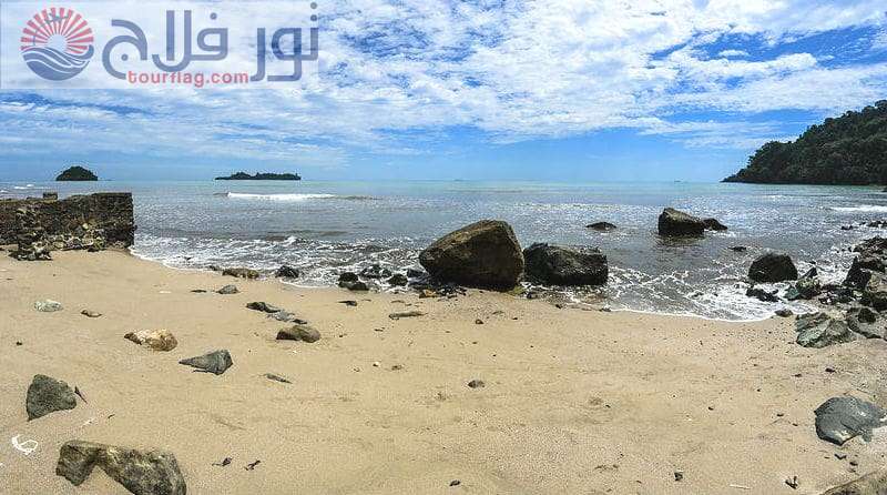 شاطئ اير مانيس شواطئ سومطرة اندونيسيا