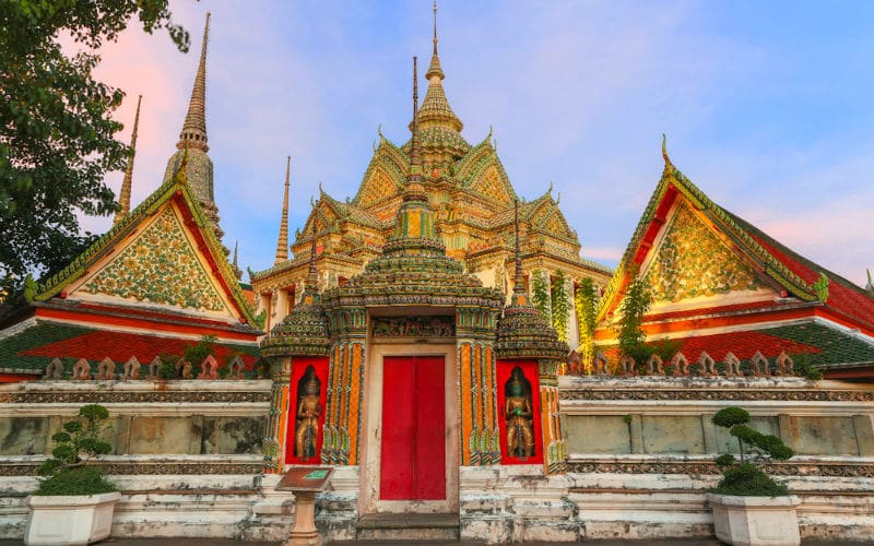معبد بوذا المتكئ أو وات فو اهم اماكن سياحية في بانكوك تايلاند