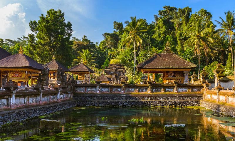 معبد تيرتا امبول فنادق بالي اندونيسيا