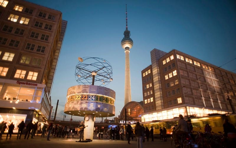 ميدان الكسندر الأماكن السياحية في برلين